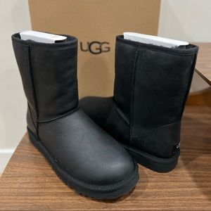 NWT UGG Classic Short Leather Black Boot